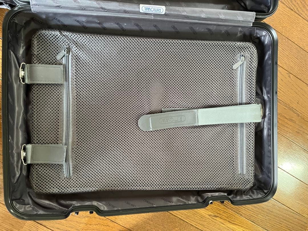 RIMOWAリモワ キャビン トローリー イアタ アルミニウムブラック2輪