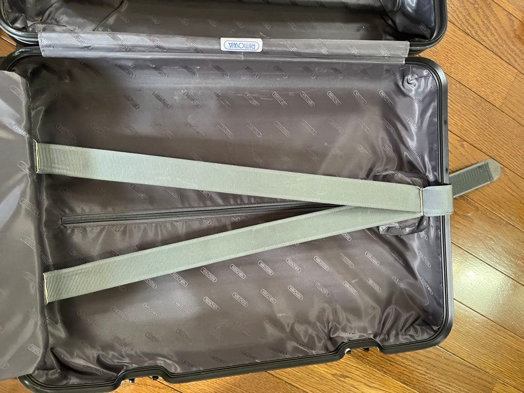 RIMOWAリモワ キャビン トローリー イアタ アルミニウムブラック2輪