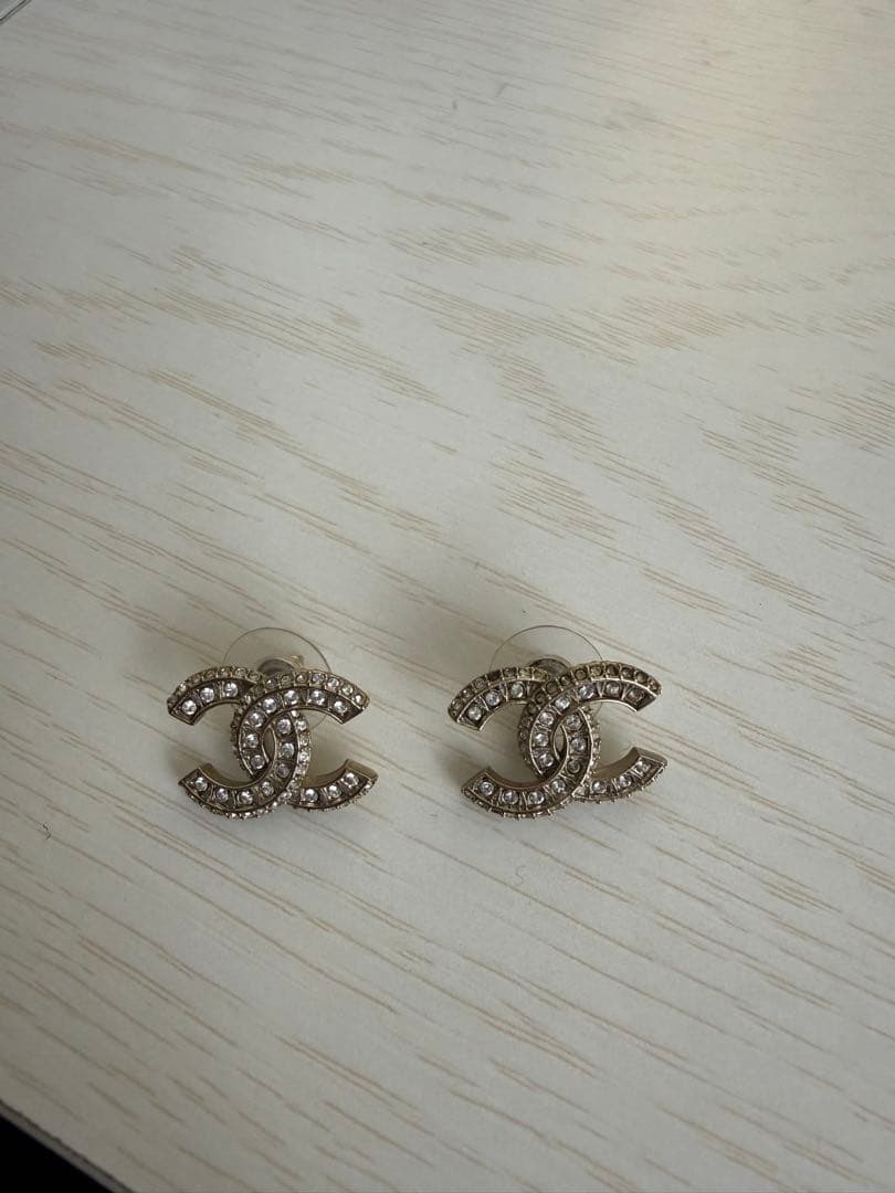 CHANEL CCロゴ スタッドピアス