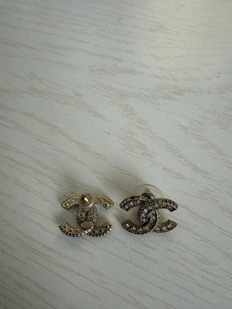 CHANEL CCロゴ スタッドピアス