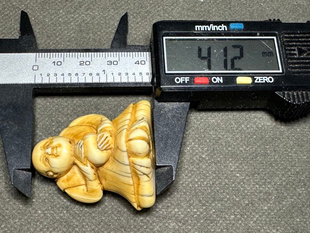 極上　根付　天然素材　アンティーク　骨董　飾り物　古美術品　 置物　細密細工