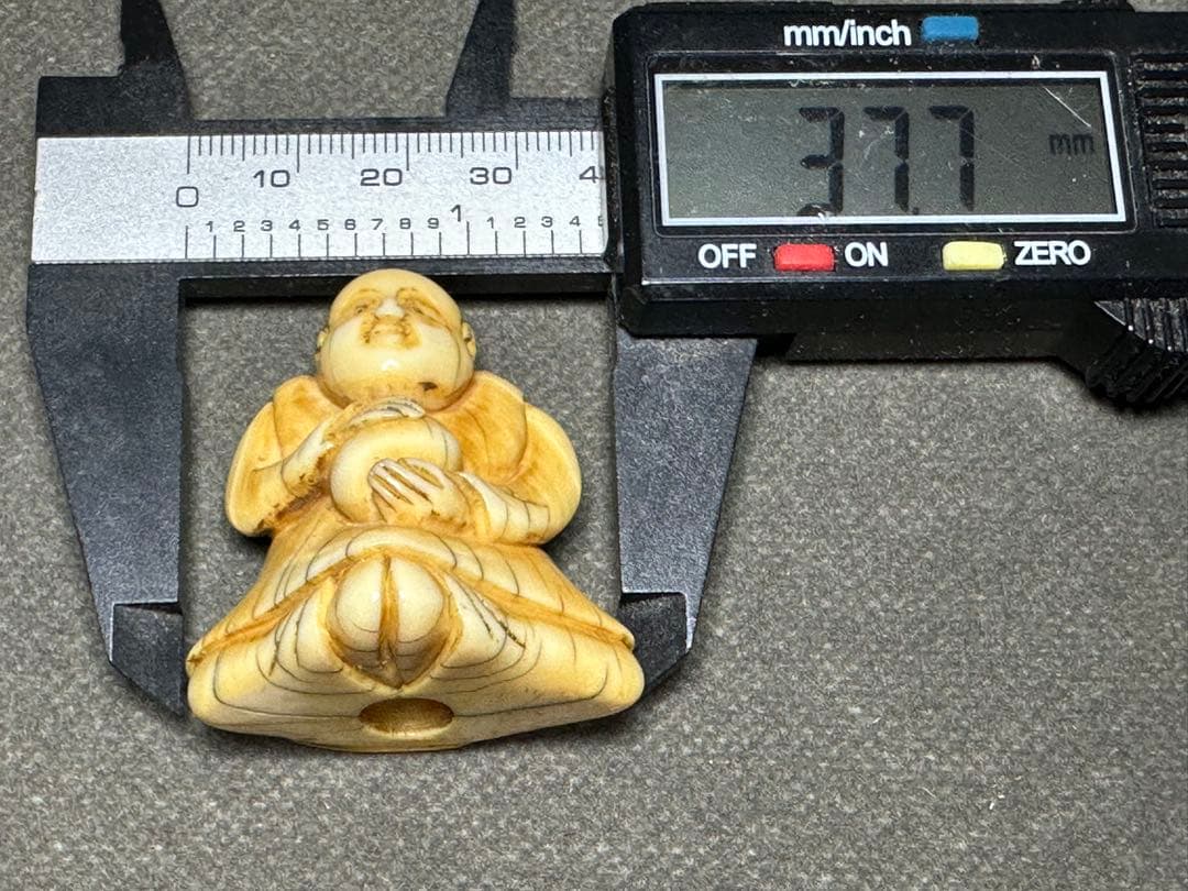 極上　根付　天然素材　アンティーク　骨董　飾り物　古美術品　 置物　細密細工