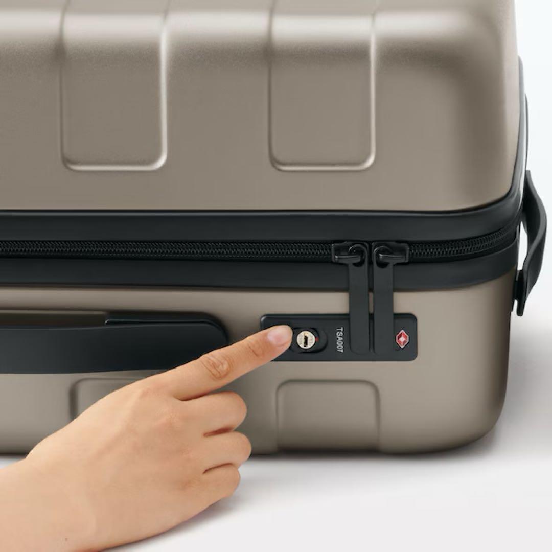 バーを自由に調節できる　ハードキャリーケース（３６Ｌ）ベージュ　無印良品