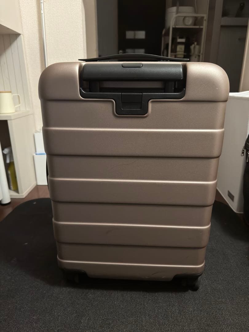 バーを自由に調節できる　ハードキャリーケース（３６Ｌ）ベージュ　無印良品