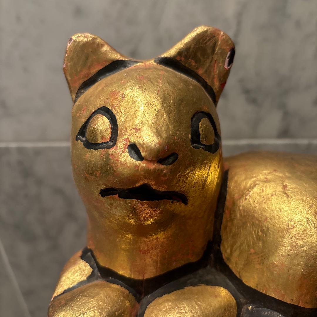 エジプトアンティーク　黄金に輝く木彫りのネコの彫刻オブジェ