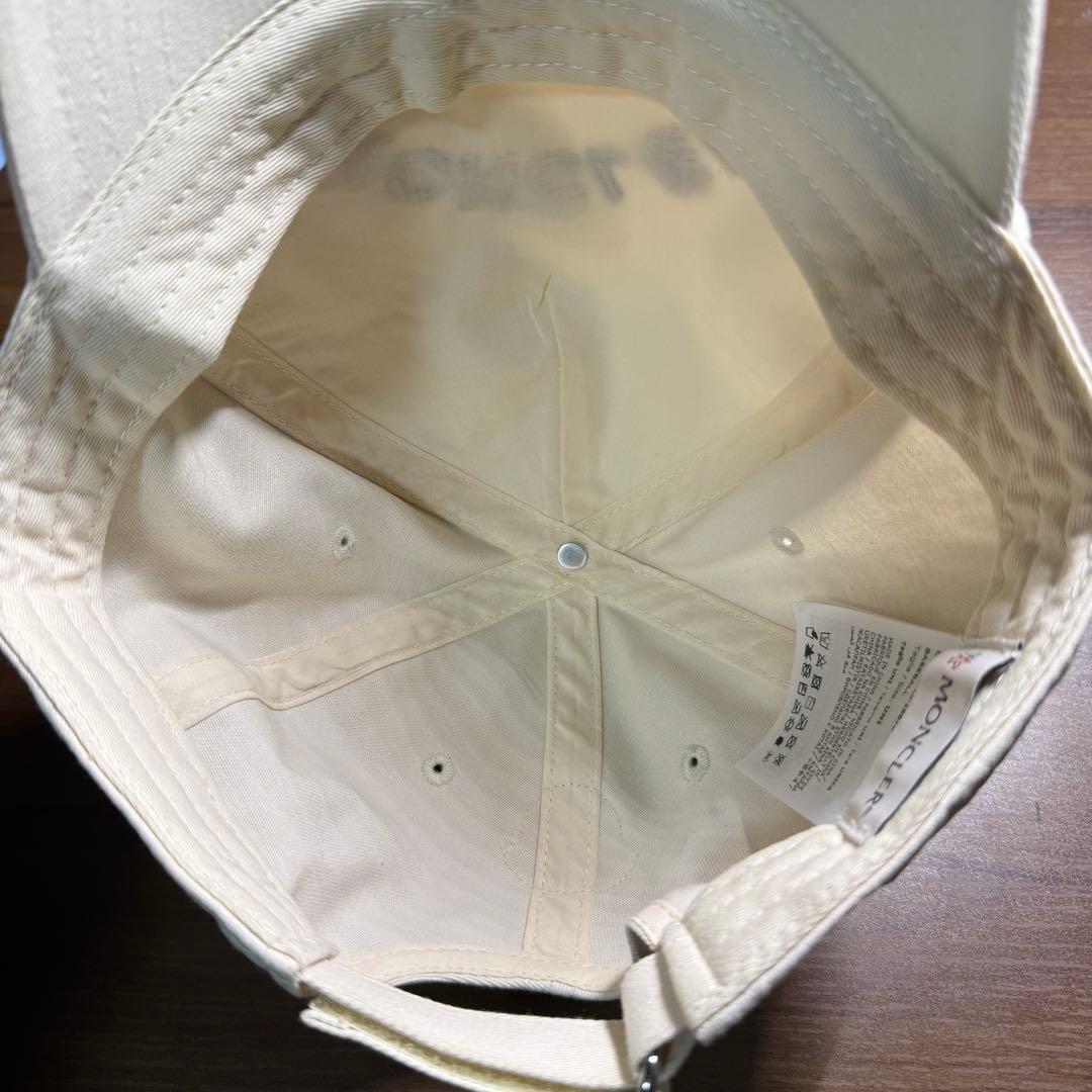 MONCLER 刺繍ロゴキャップ クリーム ベージュ
