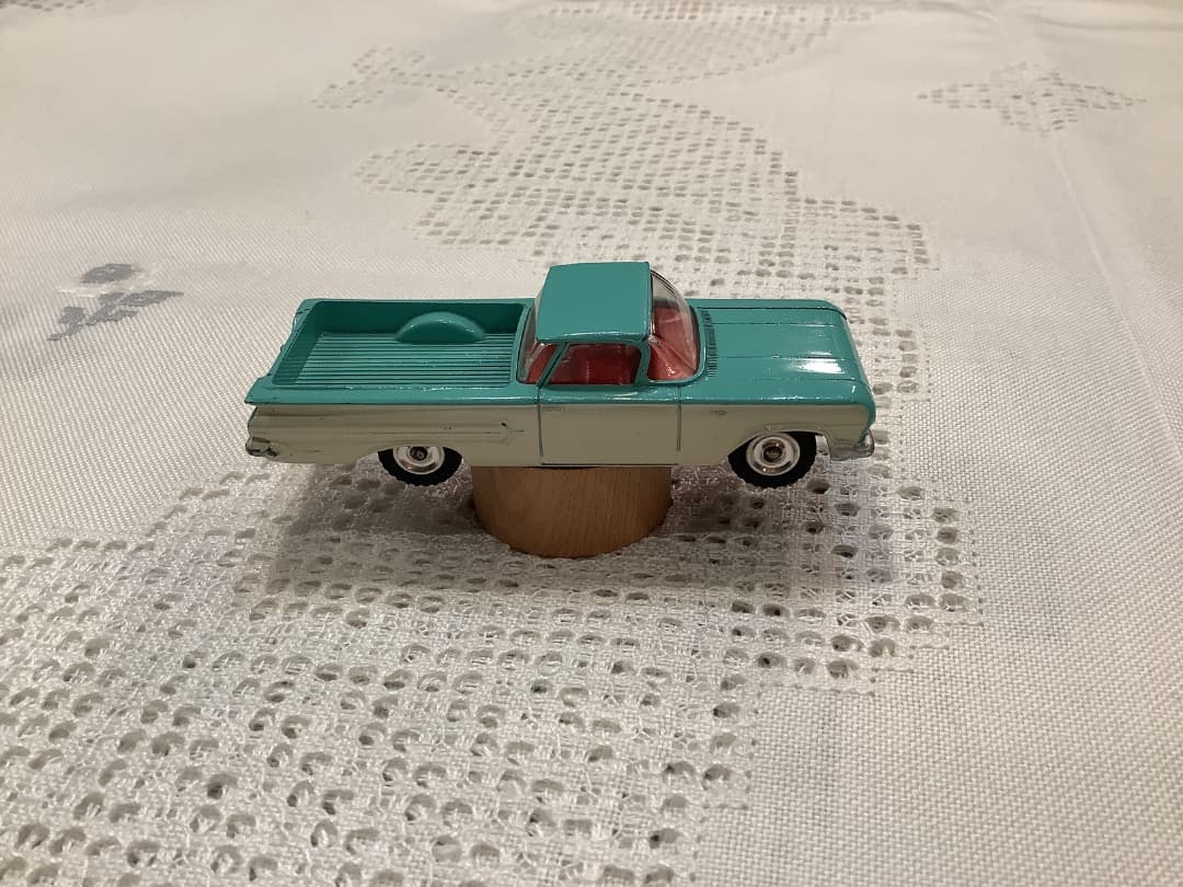 美品レア　DINKY TOYS シボレー　エルカミーノ　ミニカー