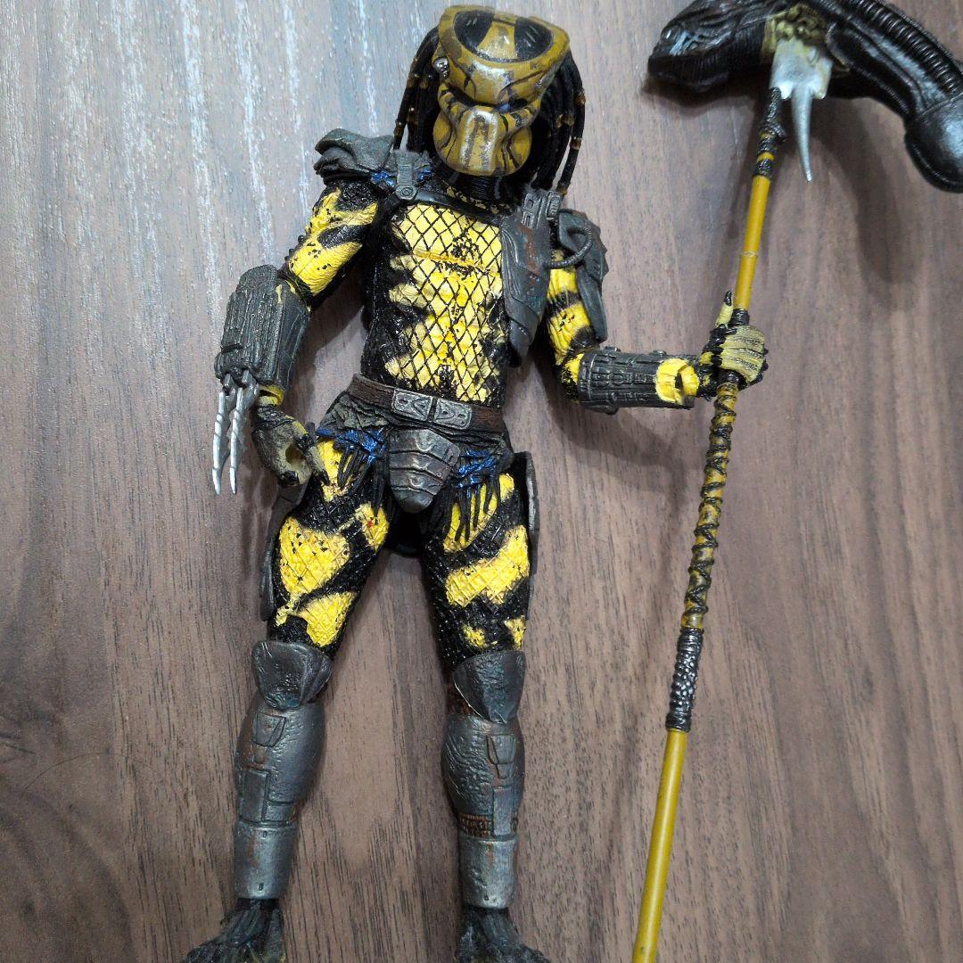 プレデター フィギュア イエロー ブラック
