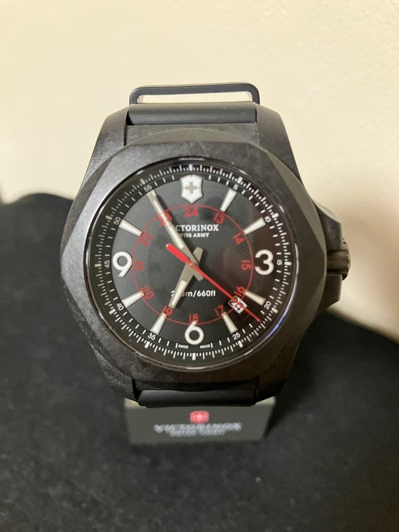 週末値下げ　ビクトリノックス イノックス I.N.O.X 241777 カーボン