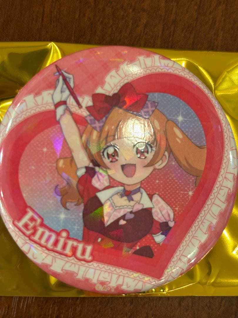 プリキュア　スイパラ　えみる　缶バッジ　ホロ缶　スイーツパラダイス　ハグプリ