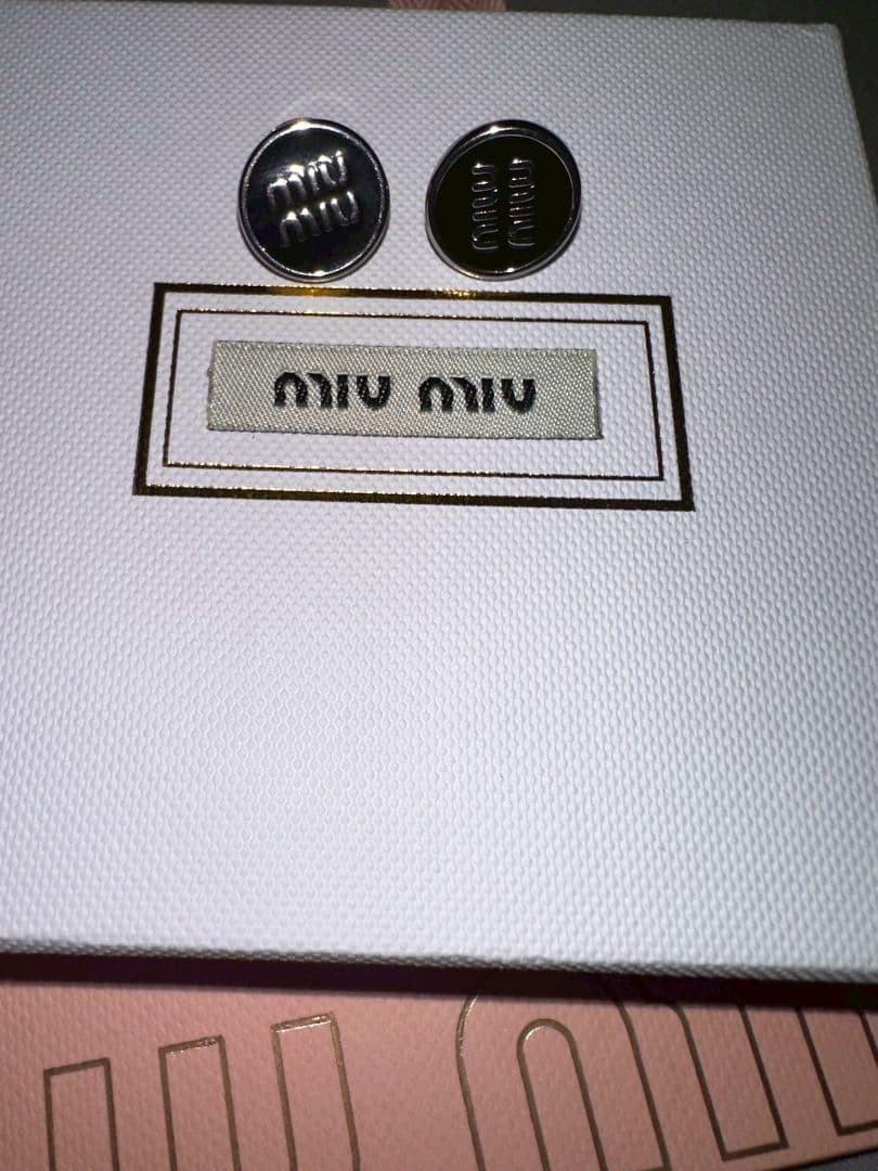 MIU MIU ロゴ ラウンド ピアス シルバー ほぼ未使用