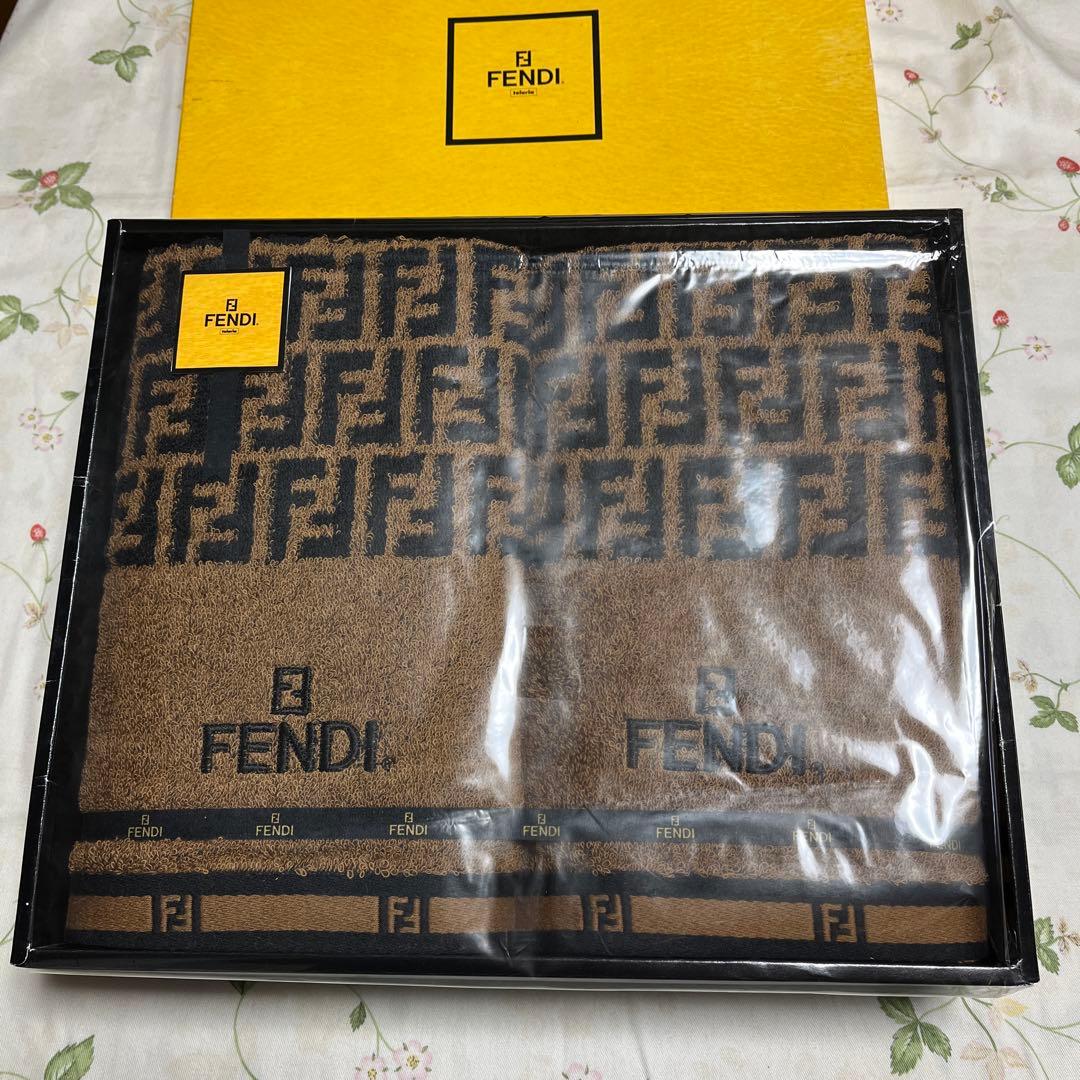 フェンディ　バスタオル2枚セット⭐️お値下げ