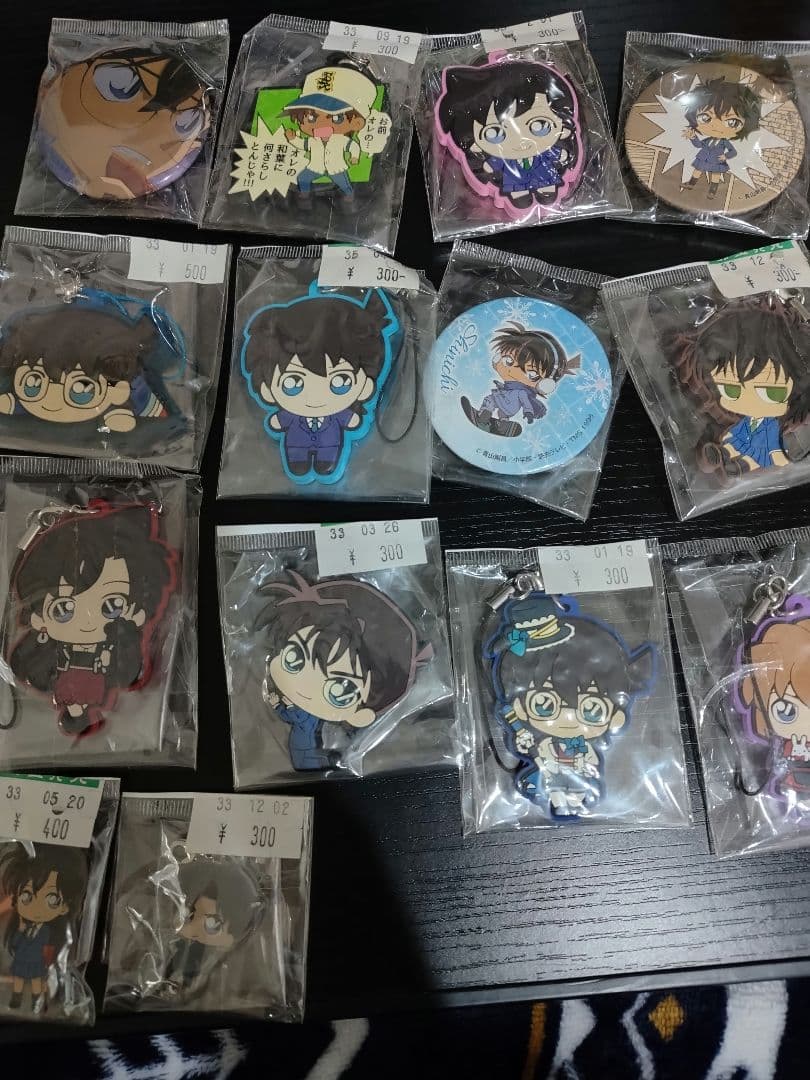 名探偵コナングッズ　アクスタ　ラバスト　缶バッチ他 まとめ売り　30個以上