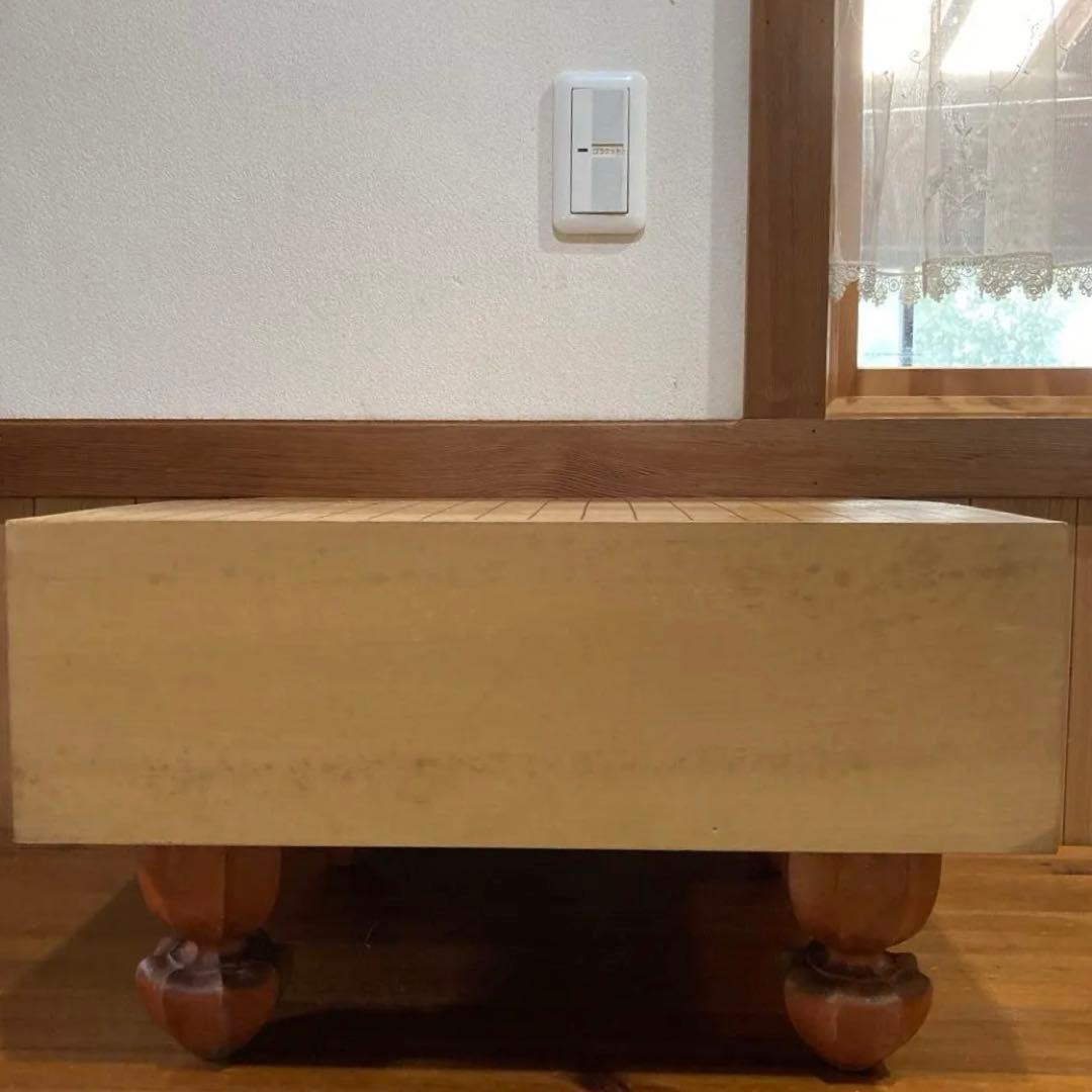 ［高級］日本の木製囲碁盤45×41センチ　足付き　へそあり