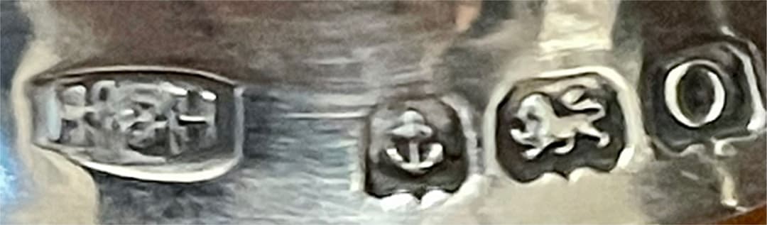 アール・ヌーヴォー様式　鶴絵のカラフェ　銀の装飾付き