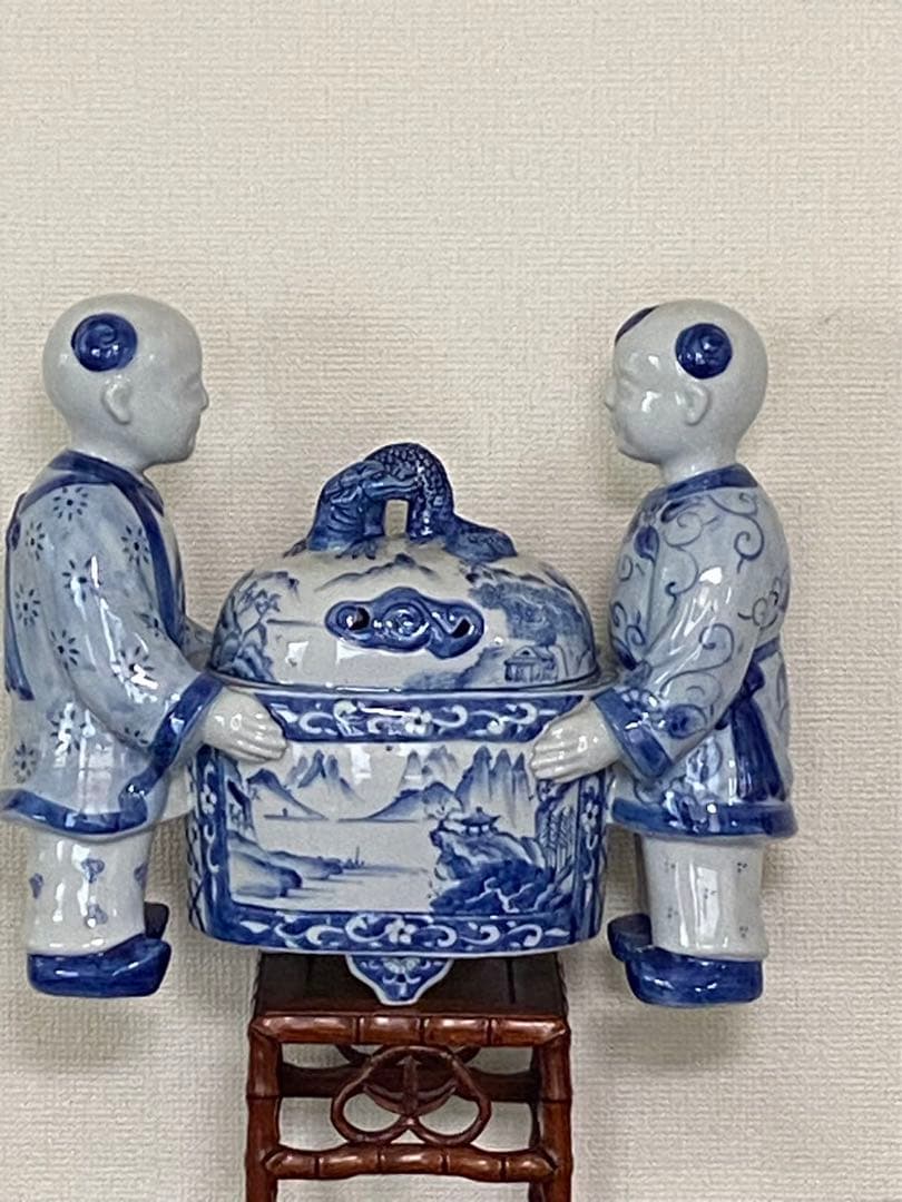 中国美術 陶磁青花唐子 人物香炉 置物 緣起物 希少品 道八大在銘