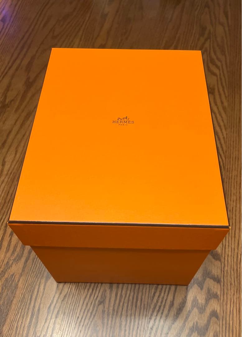 エルメスのオレンジ ギフトボックス (大)