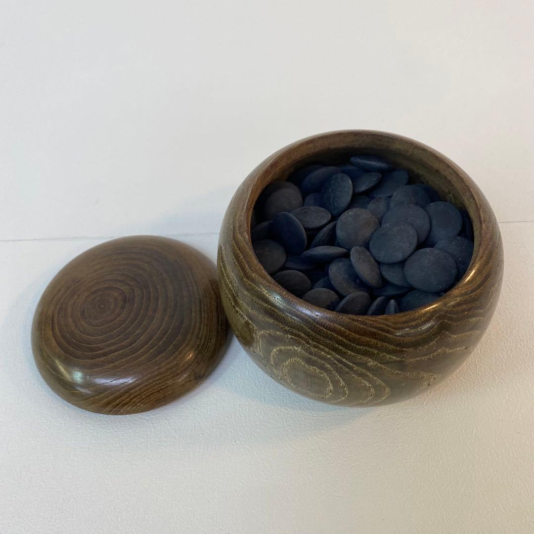 黒、白。バックギャモン。2本