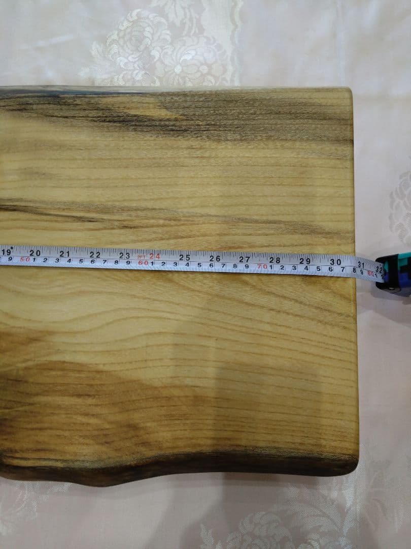 ケヤキのテーブル⑯　ちび怪獣八七❕ケヤキの模様が綺麗な耳付テーブル