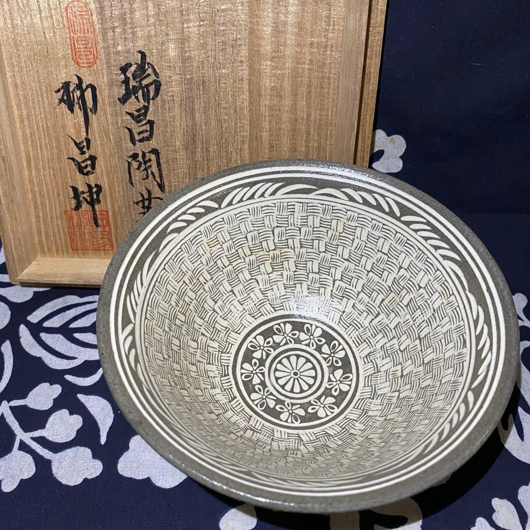 韓国　柳昌坤　高麗三島茶碗　韓国瑞昌陶芸研究所　瑞昌窯　白土象嵌細工　共箱有り