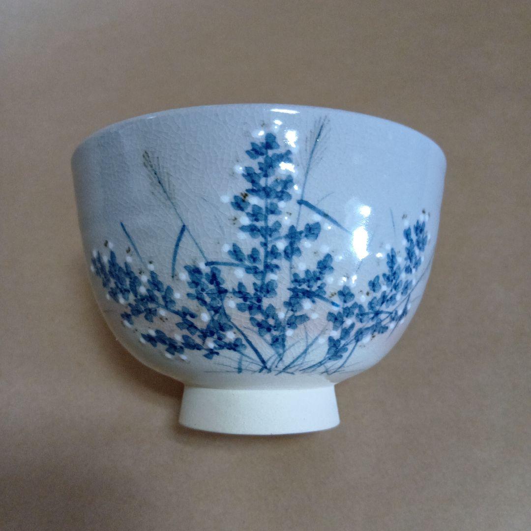 茶道具　尾戸秋草ノ絵茶碗