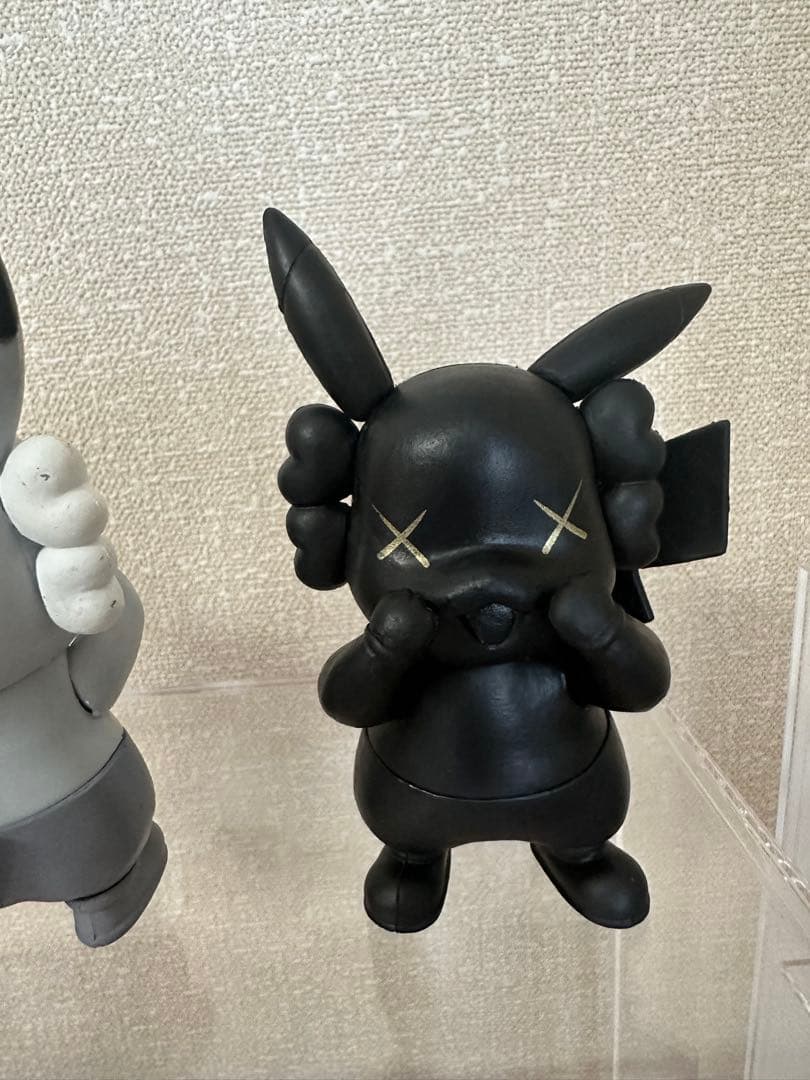 ピカチュウフィギュア　KAWS 3体セット