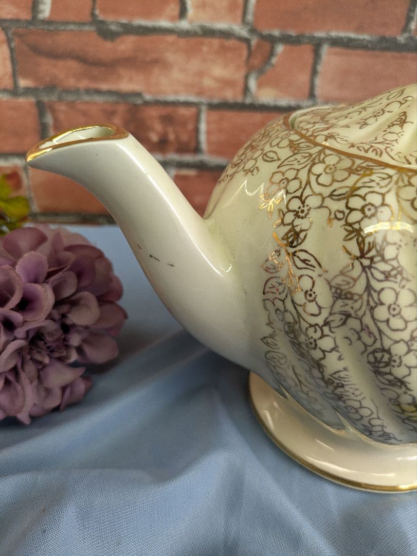 イギリス アンティーク クリノリンレディ ティーポット SALDER窯