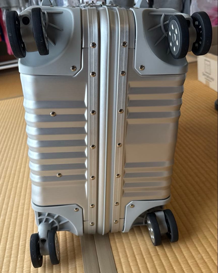 【美品/新品未使用】【非売品】メルセデスベンツ　アルミスーツケース