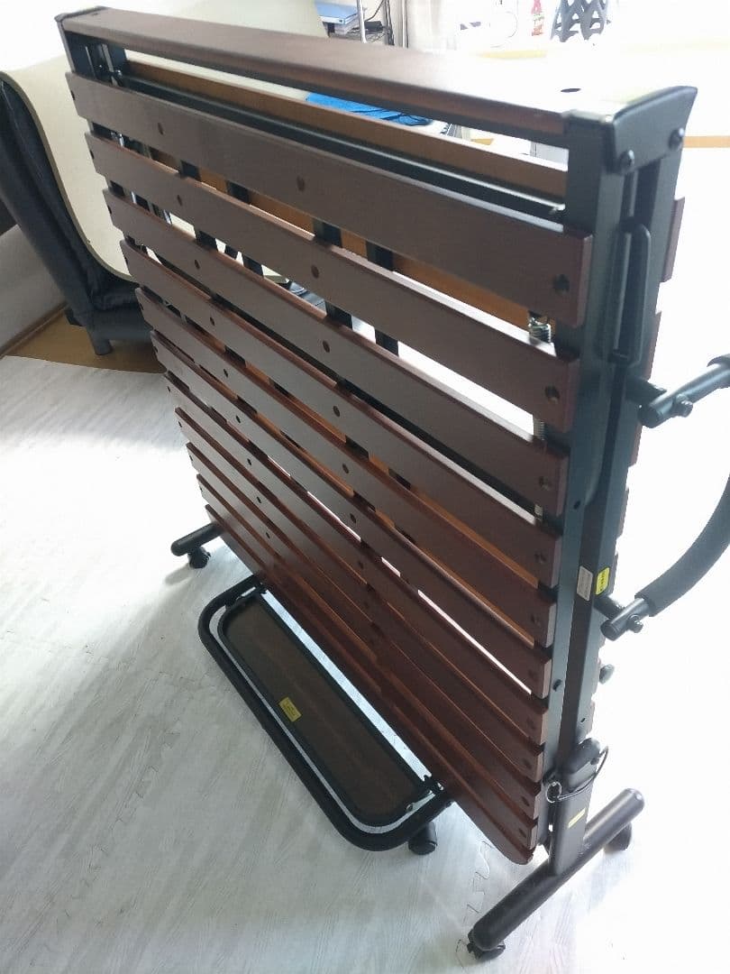 新春セール！札幌市近郊の方限定！送料無料！高脚折り畳みシングルすのこベッド