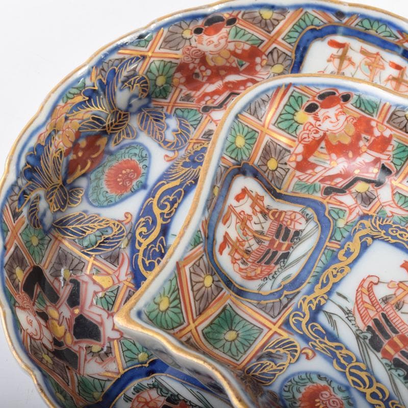 伊万里焼　古伊万里　錦手南蛮人黒船文　飾皿　漆塗箱付　M　R5053B