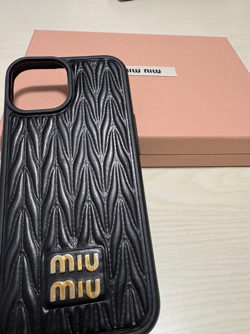 miu miu iPhone 15ケース