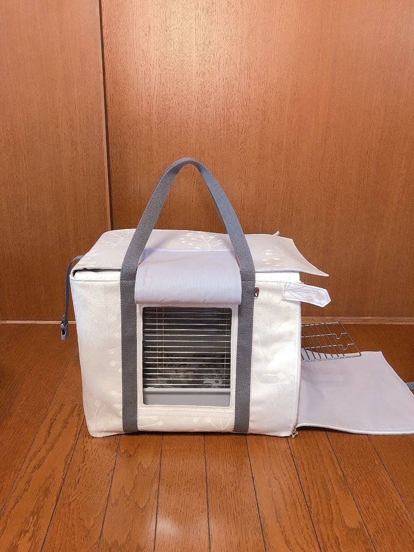 pike様 体調不良時の通院や災害避難用に便利な遮光キャリーバッグ