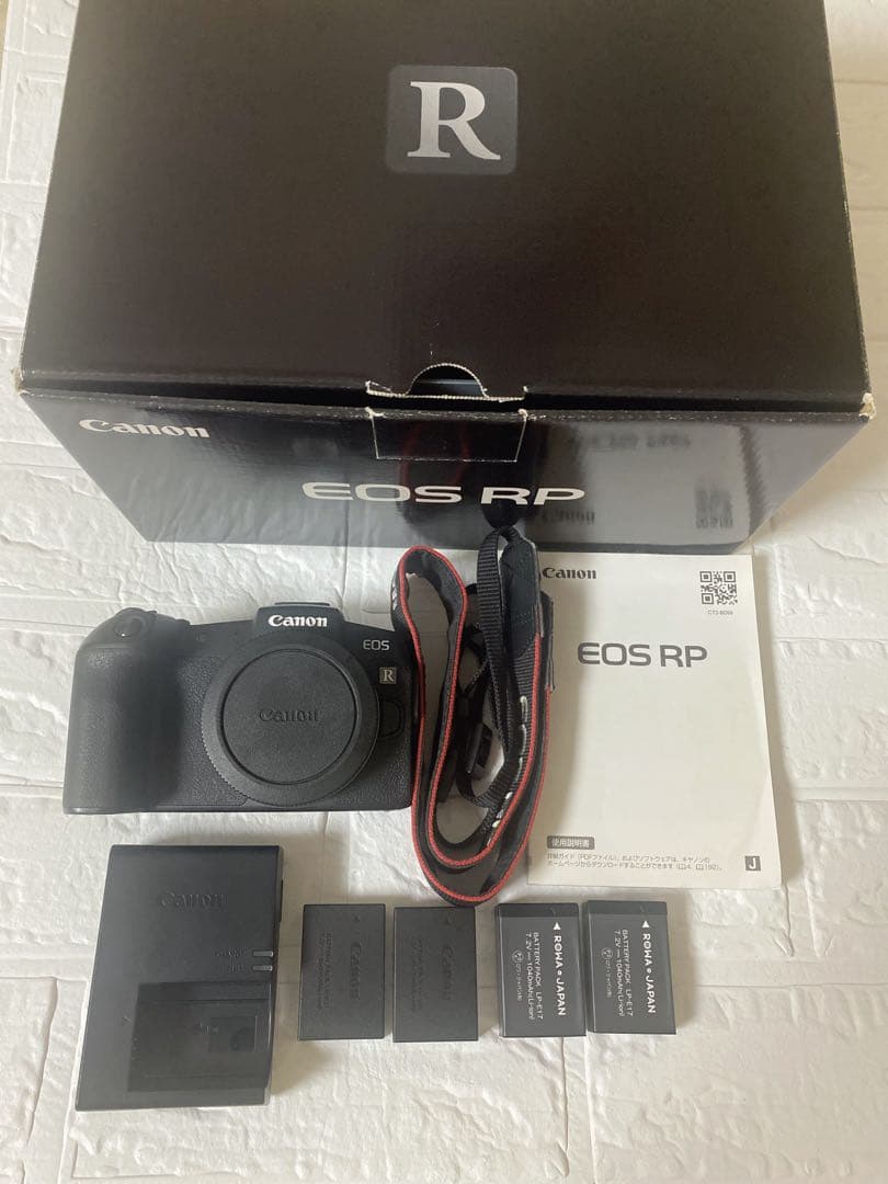 Canon EOS RP ボディ　ミラーレス一眼 バッテリー４個