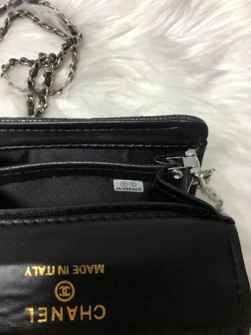 ブラック　キルティングスマホショルダーバッグ　おしゃれ　バッグ　女性