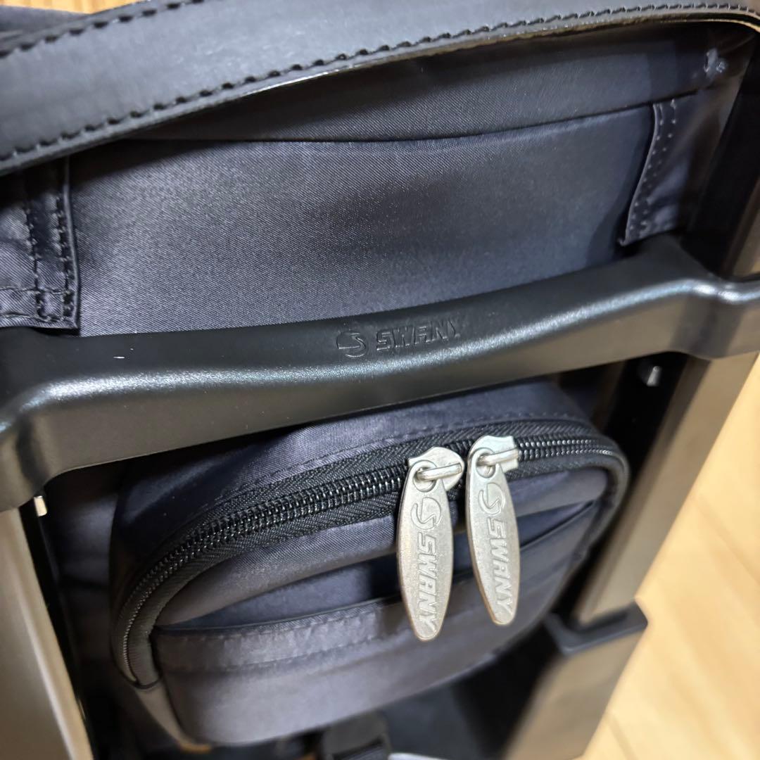 ブラックキャリーカート ナイロン製 伸縮式　SWANY ローラー４輪