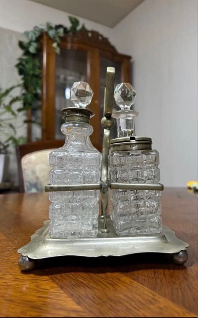 英国アンティーク　ガラス製調味料入れ