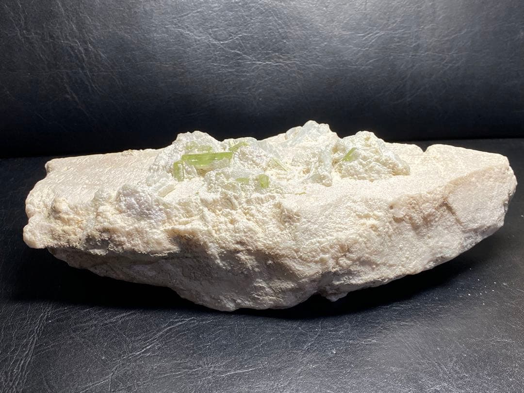 トルマリン　母岩付き　1050g