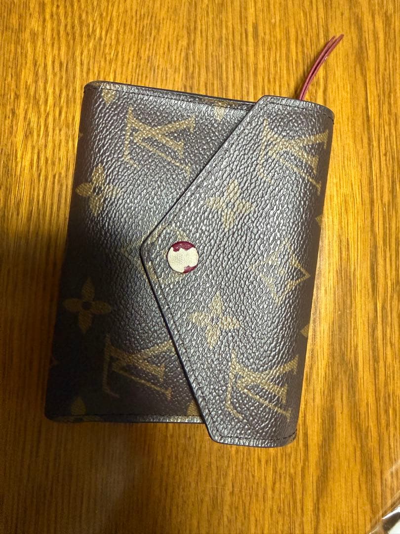Louis Vuitton ポルトフォイユ・ヴィクトリーヌ