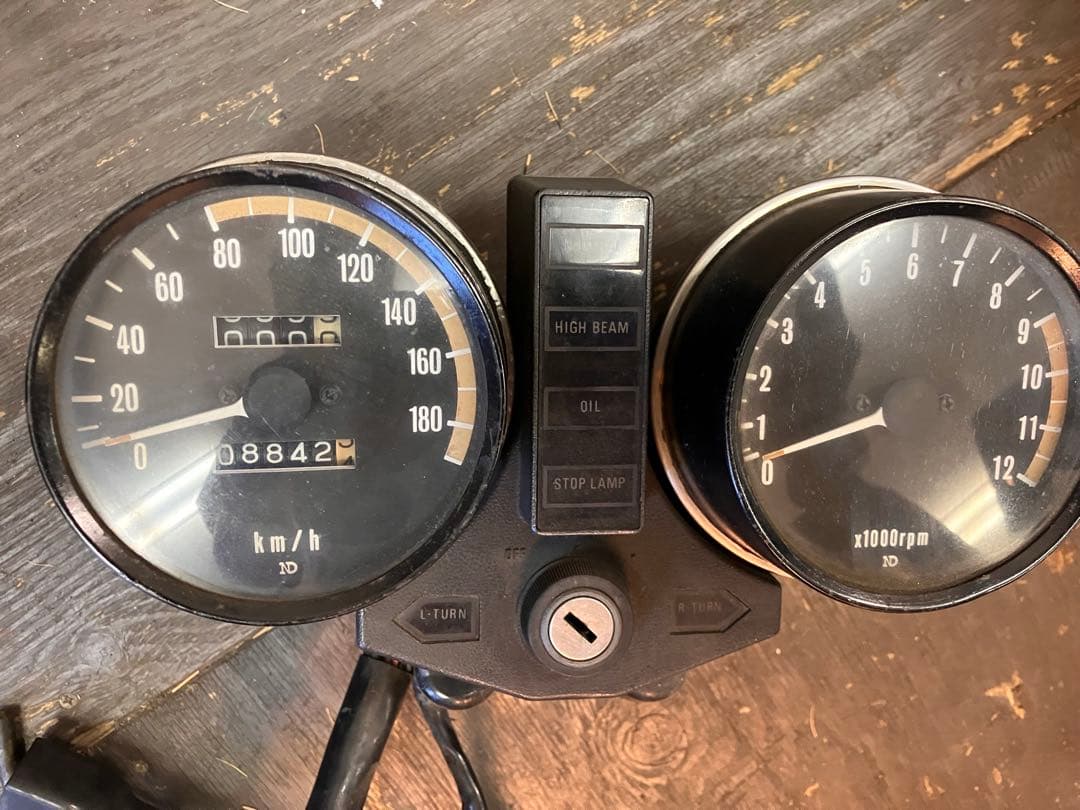 KAWASAKI カワサキ Z650 メーターだと思います。