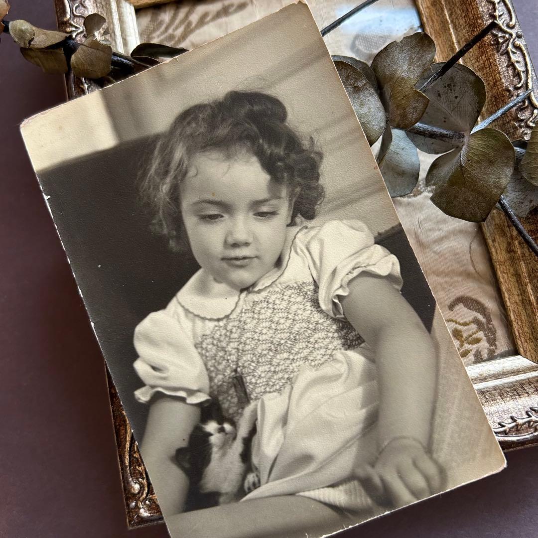 午後のひざの上で眠る時間 — フランスヴィンテージポートレート