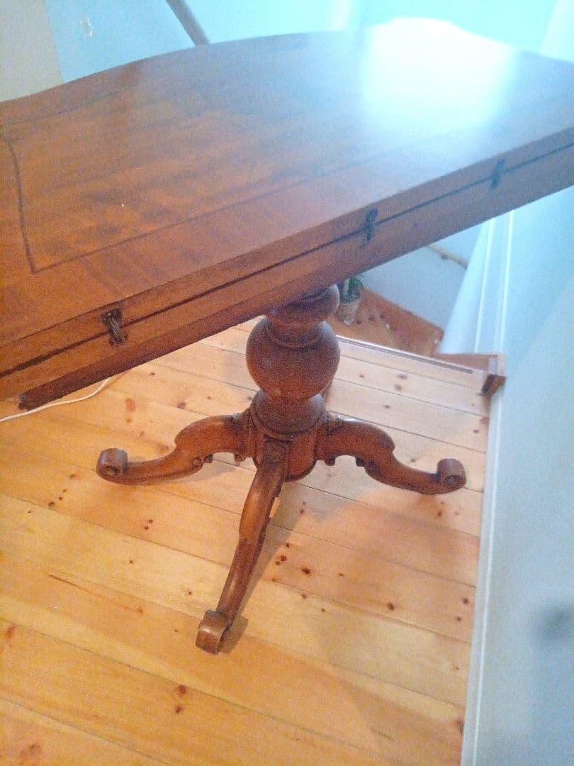 雰囲気ある佇まい✨カードテーブル　お部屋作りや店舗什器にも✨