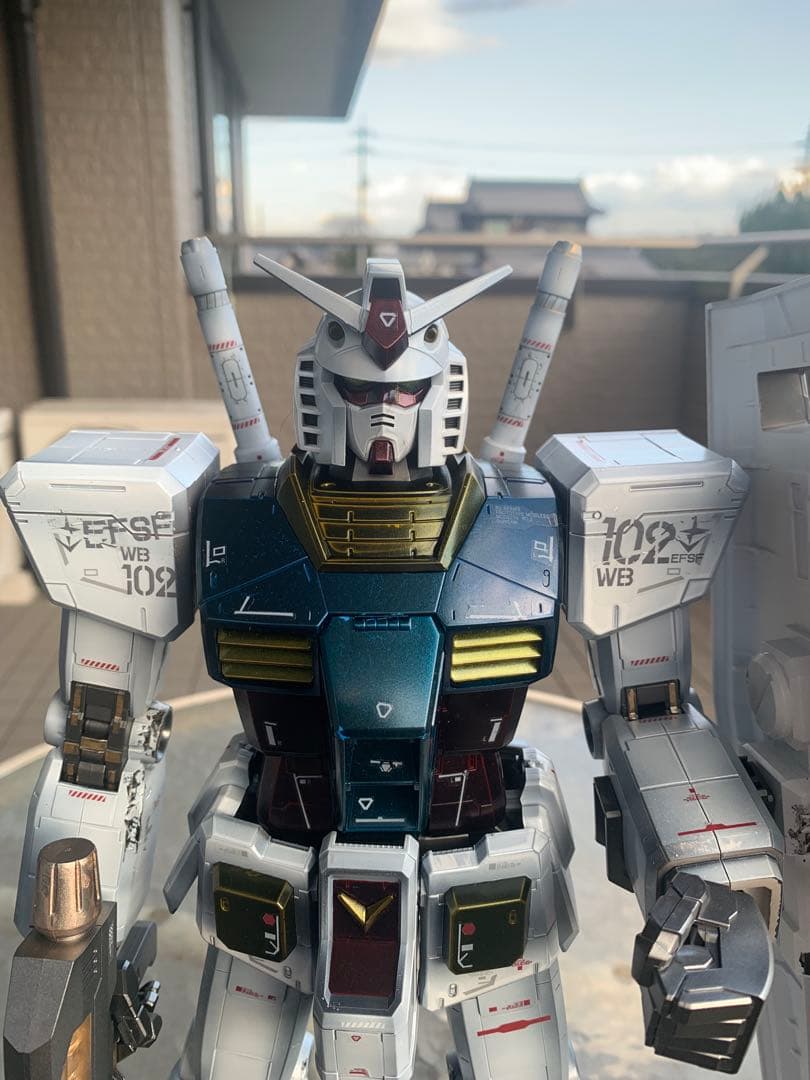 1/48スケール メガサイズガンダム と組立体験版他有り。