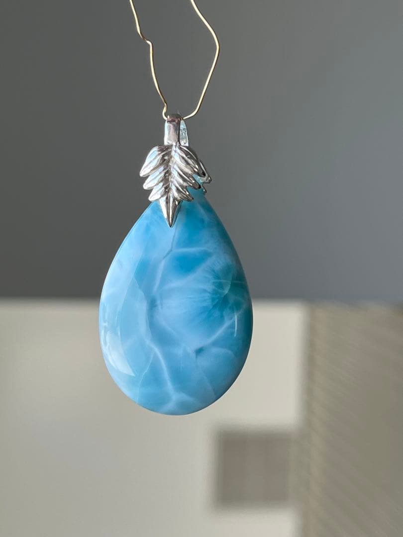 天然石ラリマー☆高品質！しずく型ペンダントトップ①☆リーフ型バチカンがステキ！