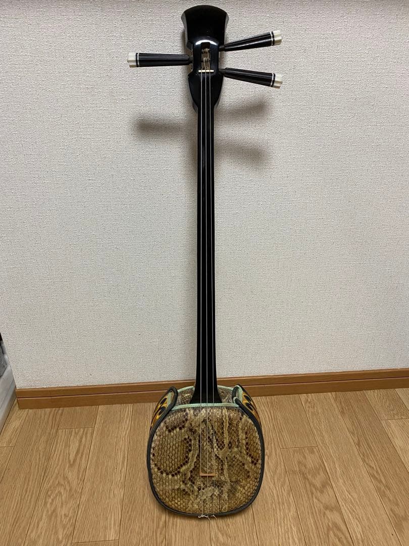 ヘビ皮 三線本体 黒/金/緑