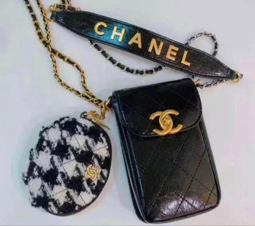 スマホケース　CHANEL