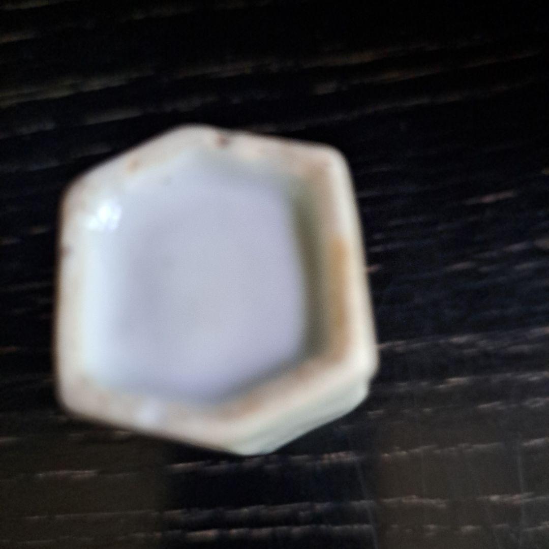 中国古玩　小品飾壺　極上　六角瓶　乾隆時代　　白磁人物図　染付青磁