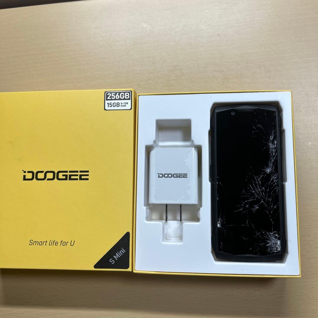 Doogee Smini 256GB SIMフリー 画面割れあり