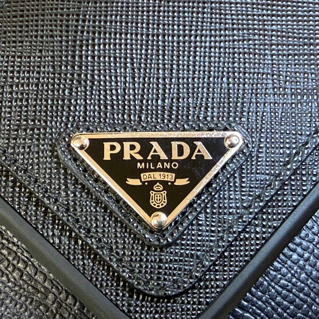 ☆極美品☆PRADA プラダ　iPhoneケース サフィアーノレザー　三角ロゴ