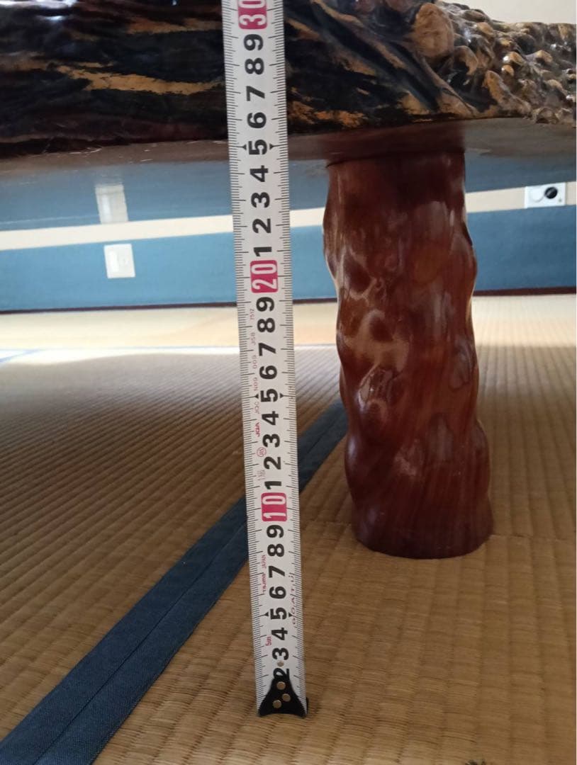 自然形状の赤褐色木製座卓　コブ　瘤　テーブル　和室　旅館　料亭　一点物