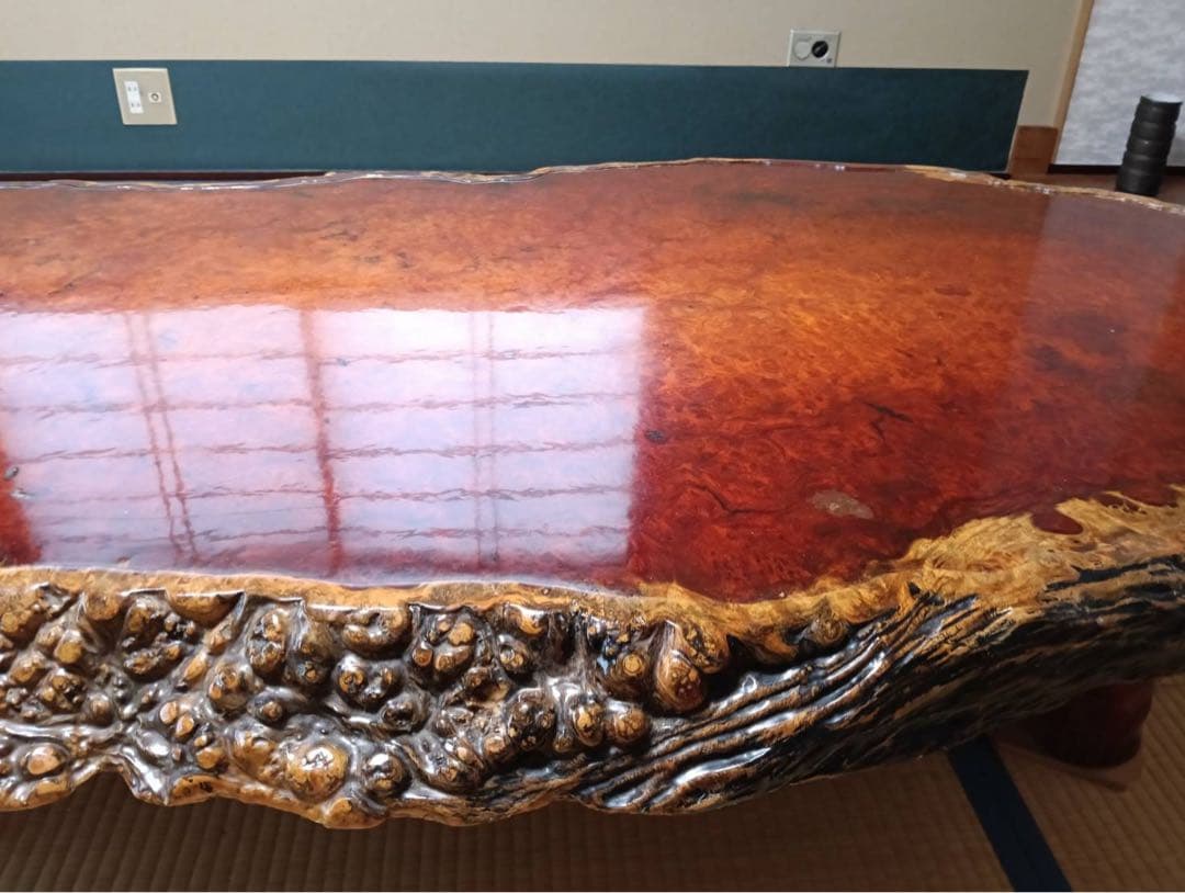 自然形状の赤褐色木製座卓　コブ　瘤　テーブル　和室　旅館　料亭　一点物